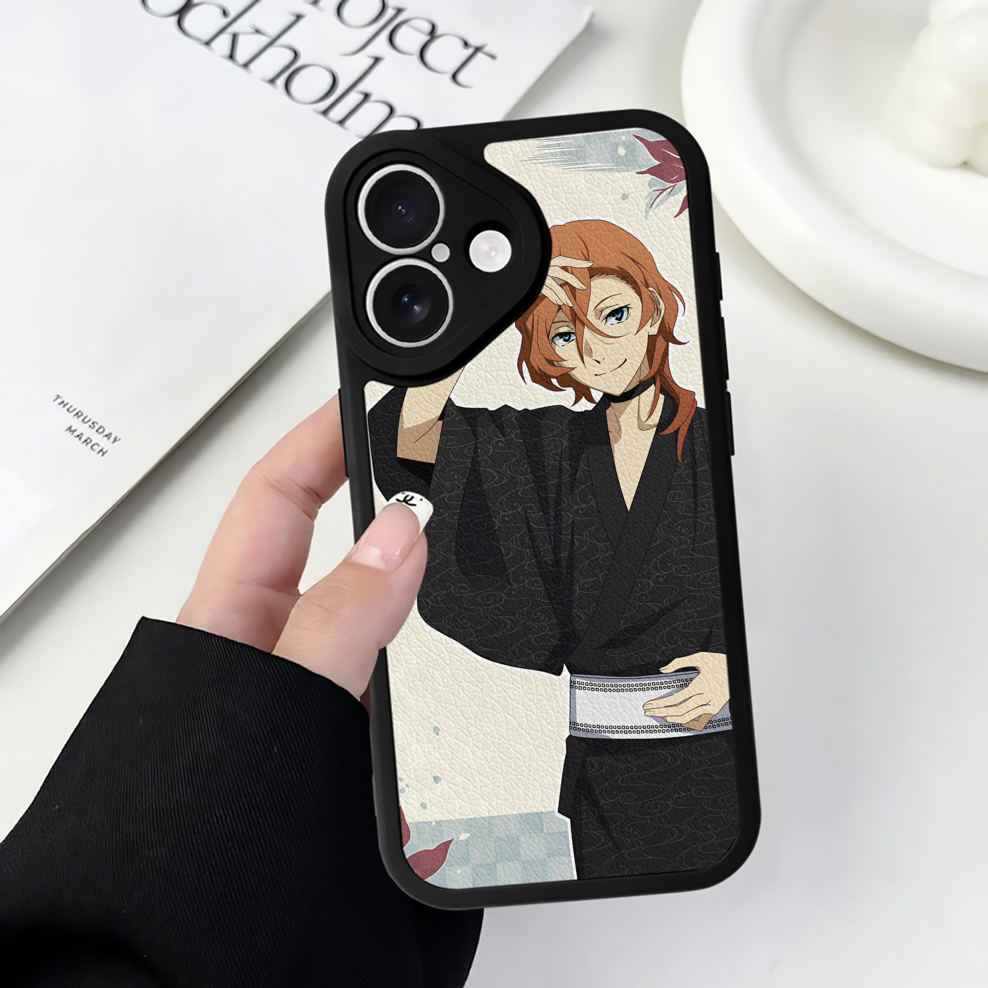 （画像用） 文豪ストレイドッグス Bungo Stray Dogs 【iPhone 16シリーズ対応】シリコンスマホケース（レザー調） 材質：シリコン